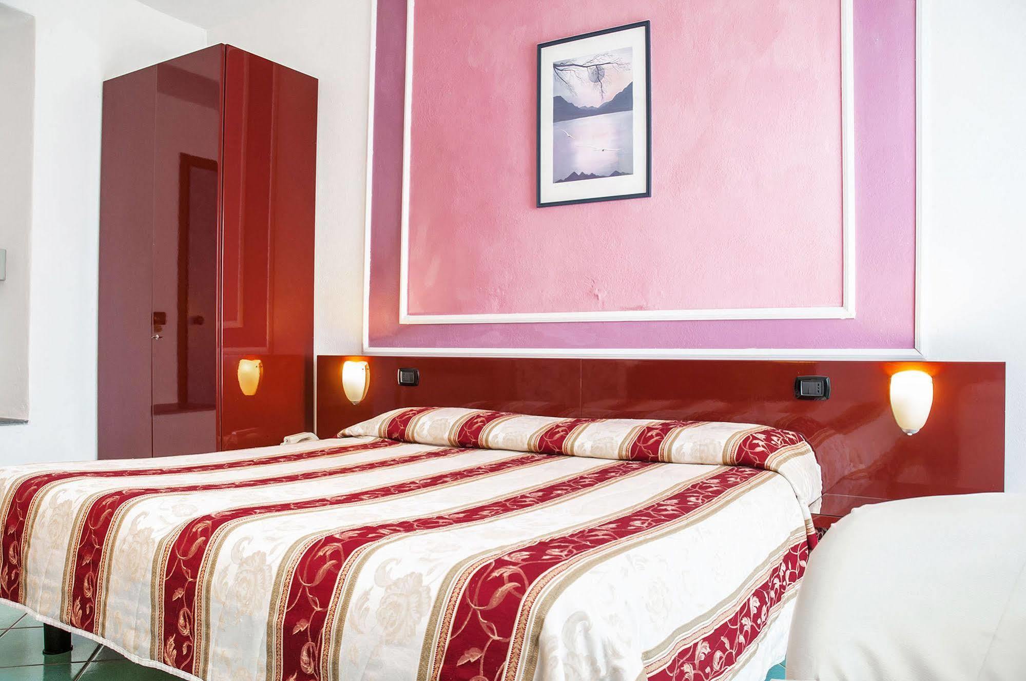 Hotel Annabelle อีสเกีย ภายนอก รูปภาพ